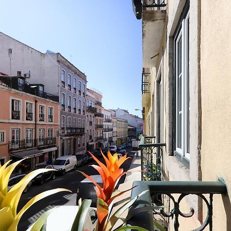 Charming And Stylish Downtown Apt In XIX Century Building Lisbon Exterior photo