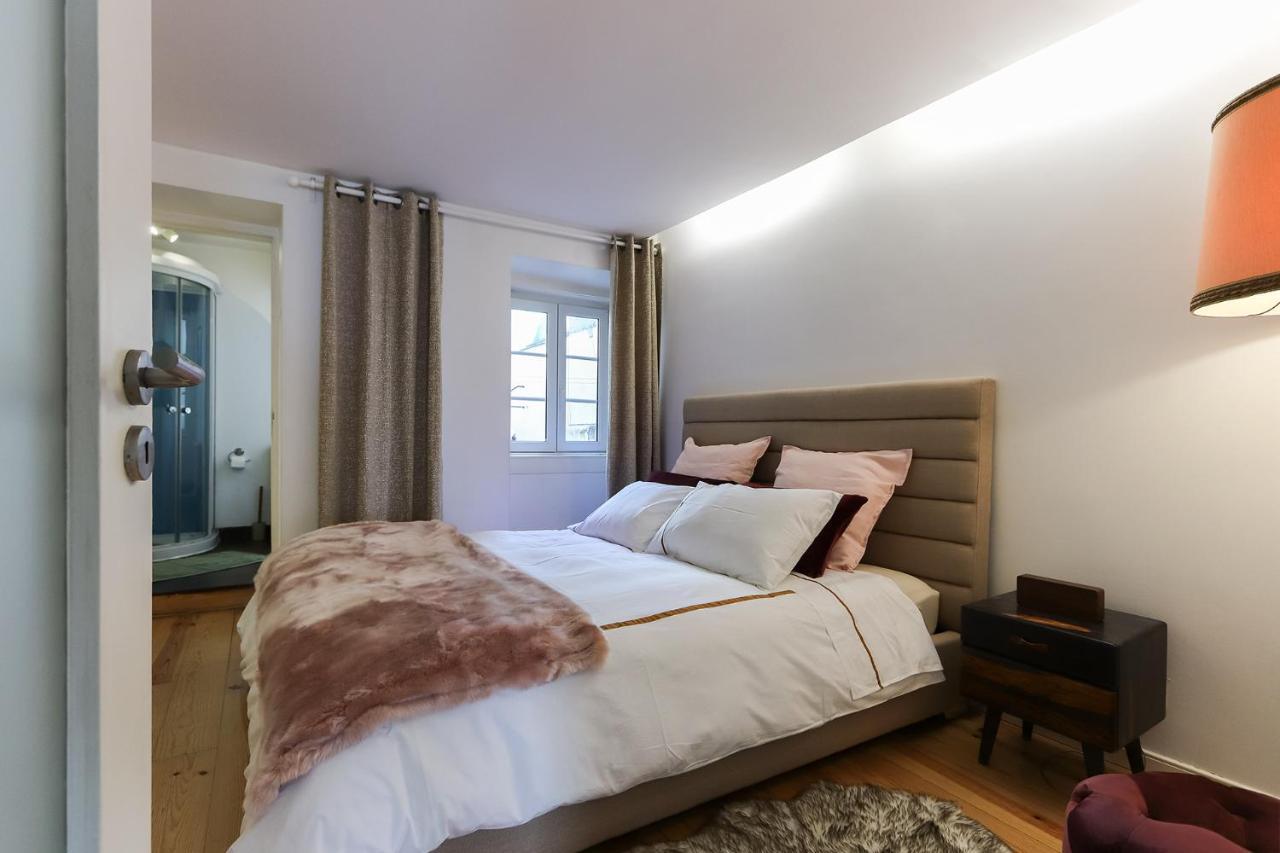 Charming And Stylish Downtown Apt In XIX Century Building Lisbon Exterior photo
