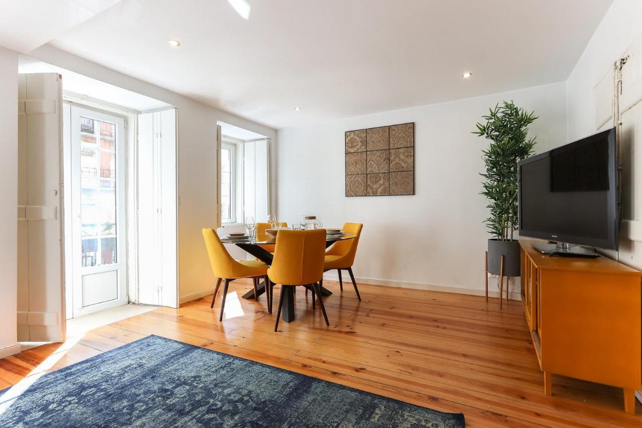 Charming And Stylish Downtown Apt In XIX Century Building Lisbon Exterior photo