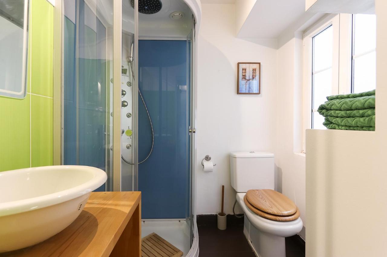 Charming And Stylish Downtown Apt In XIX Century Building Lisbon Exterior photo